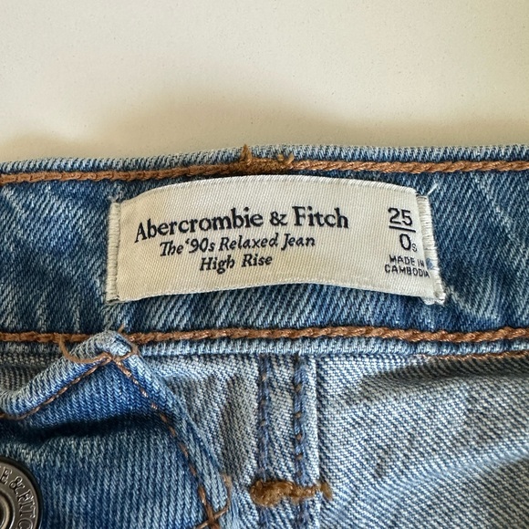 Abercrombie & Fitch High Rise Destroyed Jeans - Picture 4 of 12